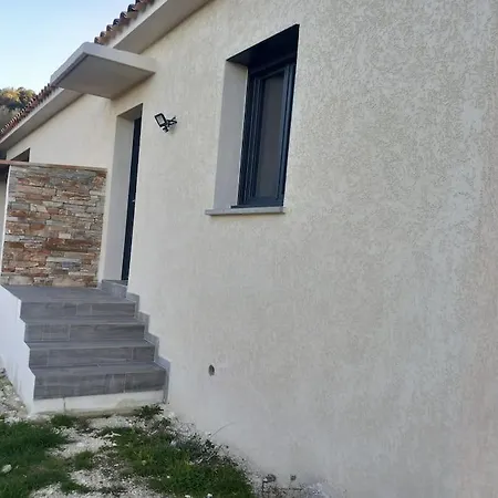 Maison Neuve, 빌라